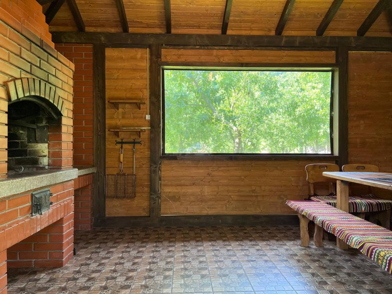 Анничка Villa Khorotseve Kültér fotó